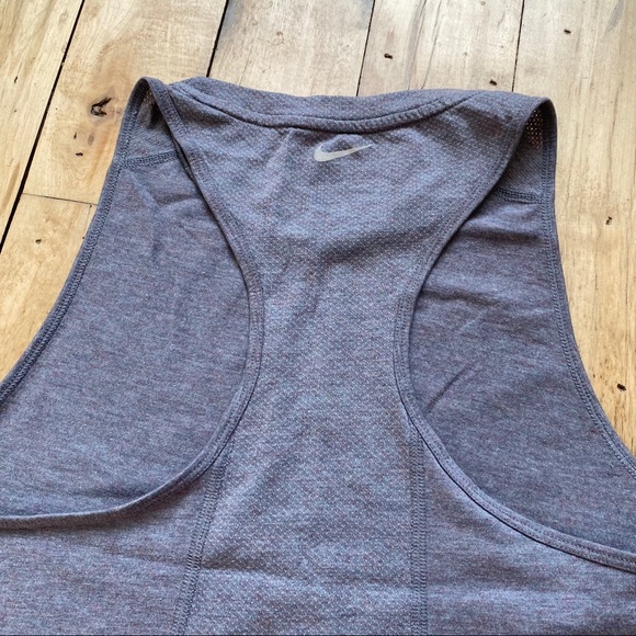 Bundle of Nike Tanks Running Workout Athletic - Picture 6 of 8